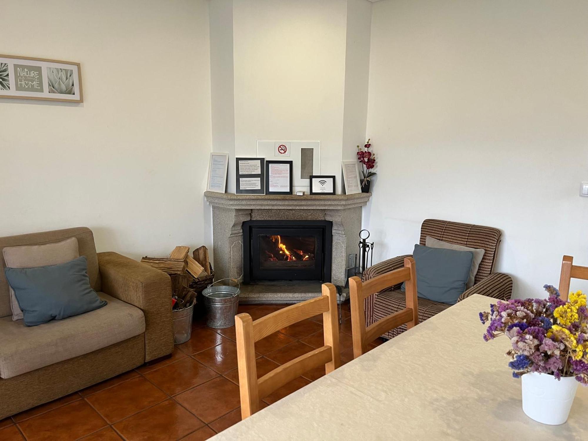 Апартаменти Casa De Casarelhos - Vistas Rio, Campo E Montanha - Lareira Жереш Екстер'єр фото