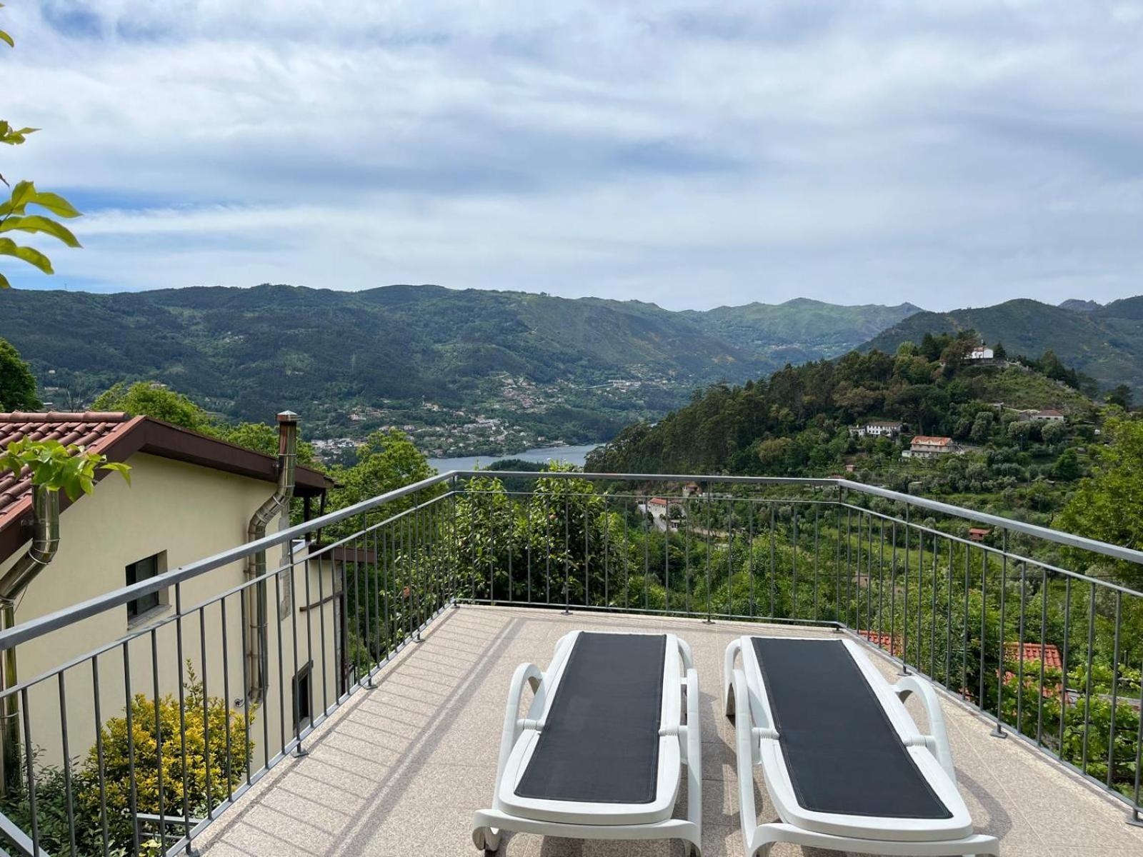 Апартаменти Casa De Casarelhos - Vistas Rio, Campo E Montanha - Lareira Жереш Екстер'єр фото